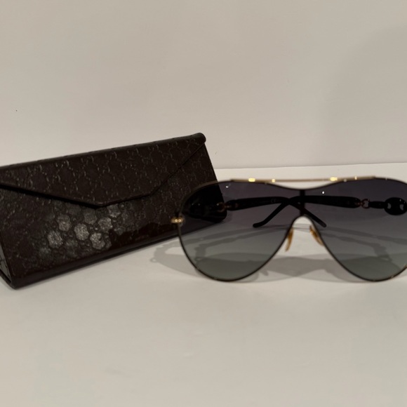 Gucci Black and Gold Aviator Sunglasses - Picture 5 of 5